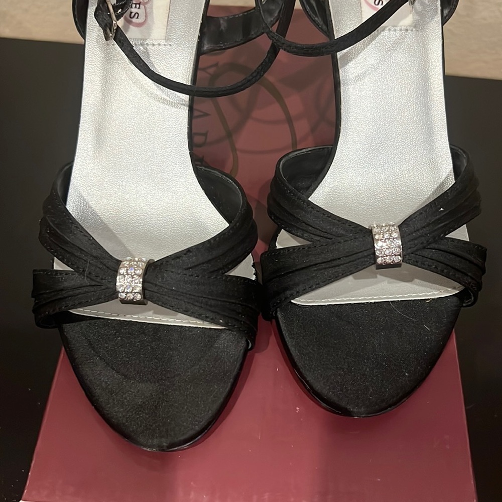 DYEABLES BLACK STRAPPY WEDDING SHOES HEELS NATALIE SIZE 7.5 B WORN ONCE - Picture 3 of 5